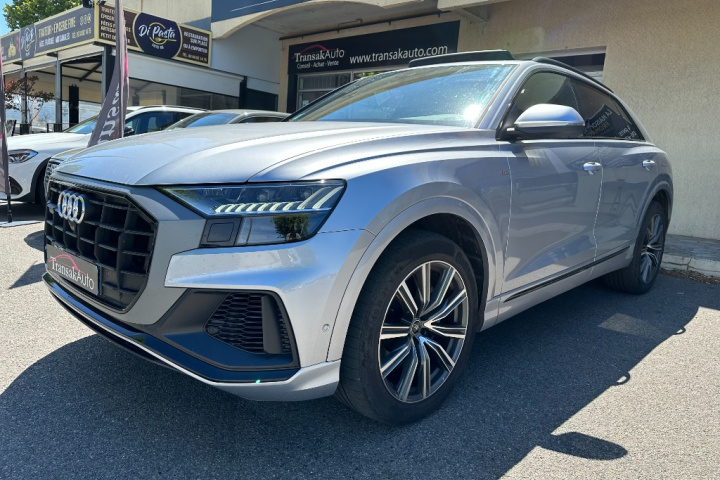 AUDI Q8